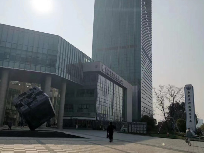 上海股權律師所來講講是否可以追加變更后的股東為被執行人