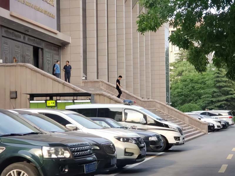 當合法建造的養殖場被強制拆遷后怎么辦？崇明律師：可以要求這些賠償