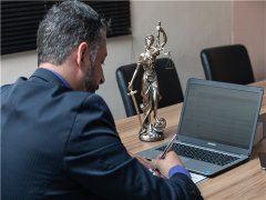 上海公司法律律師談轉讓股權后追加為被執行人